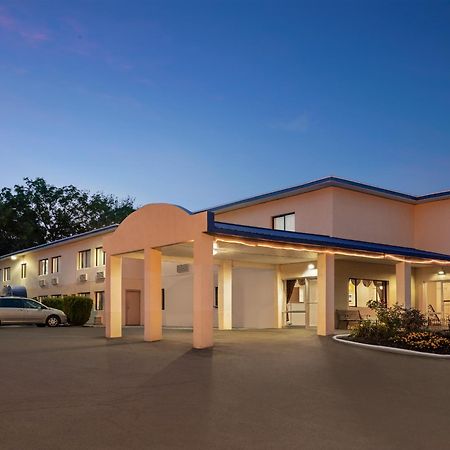 The Cayuga Inn At The Finger Lakes Auburn Bagian luar foto