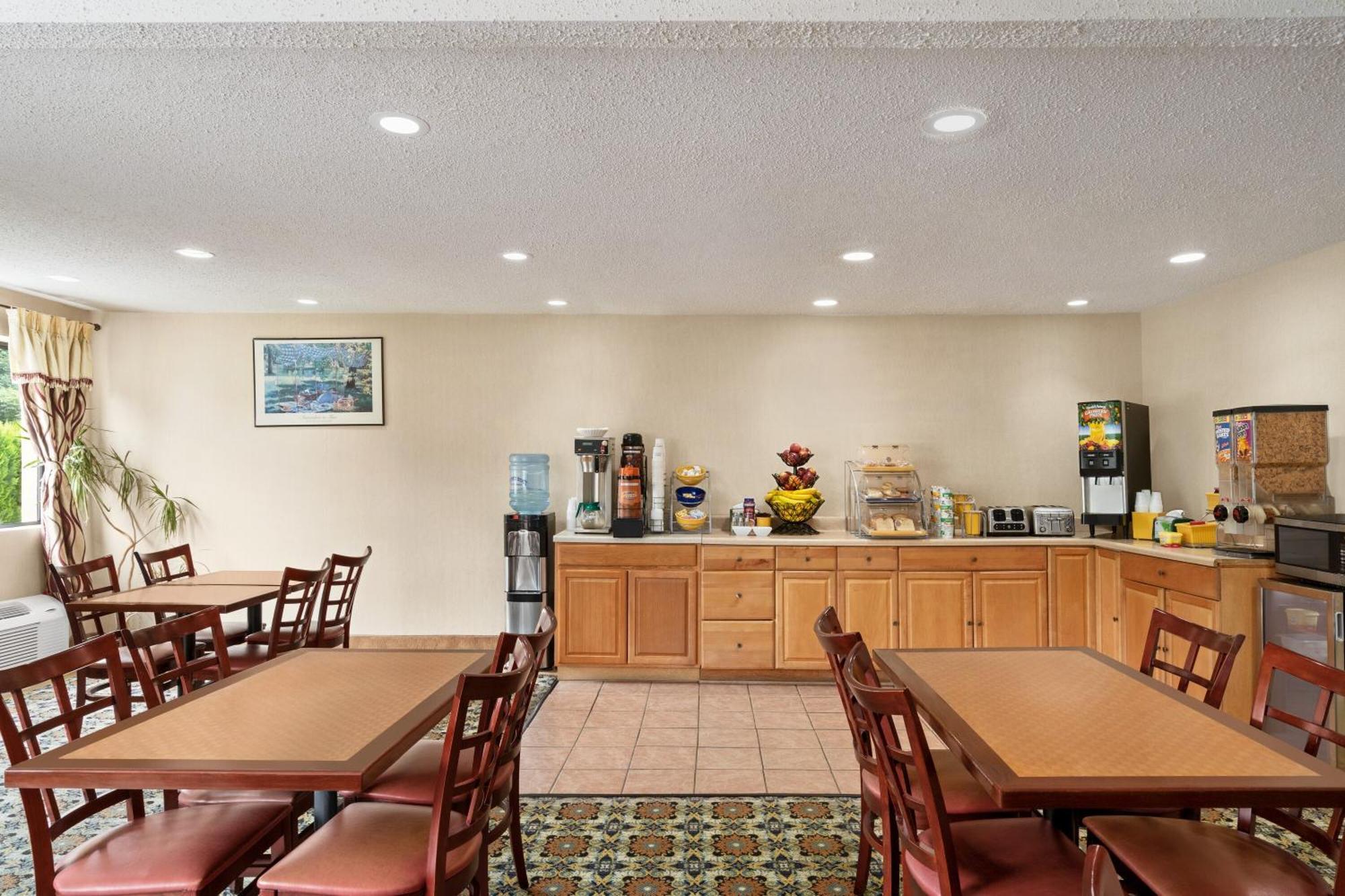 The Cayuga Inn At The Finger Lakes Auburn Bagian luar foto