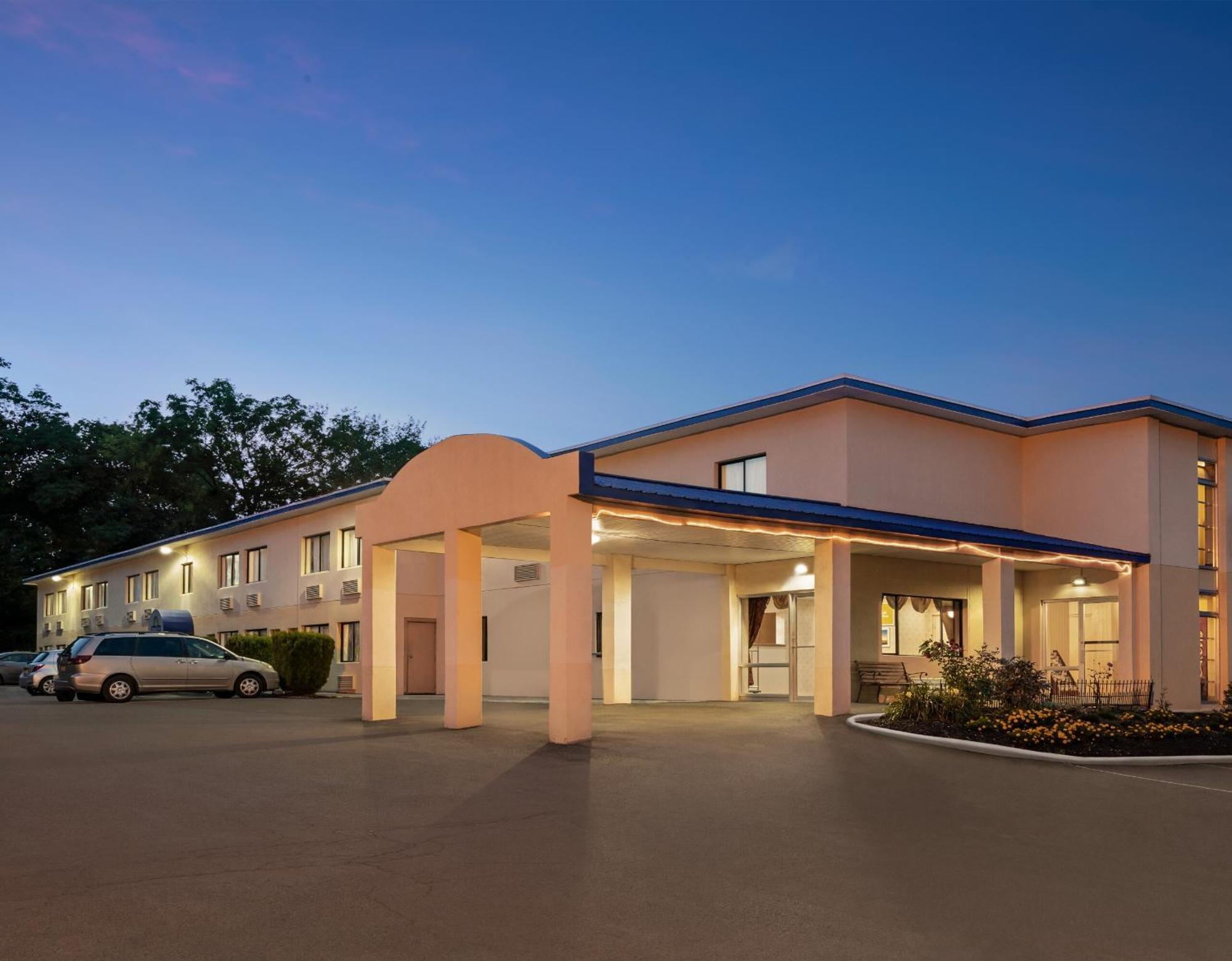 The Cayuga Inn At The Finger Lakes Auburn Bagian luar foto